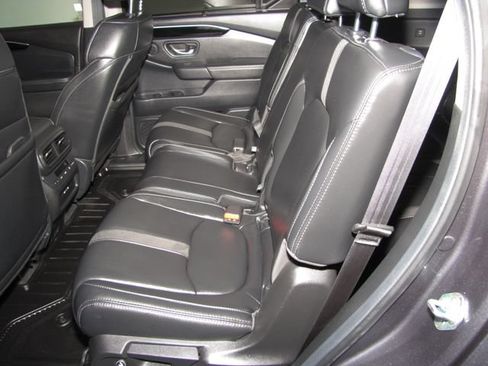Certified 2025 Honda Pilot Touring image 12