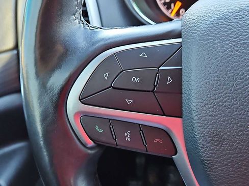 Used 2020 Jeep Grand Cherokee Altitude image 25