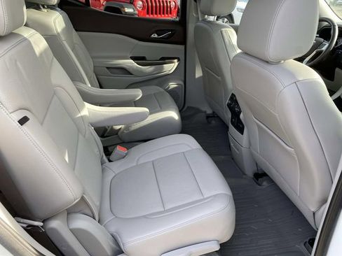 Used 2023 GMC Acadia SLT w/ Technology Package image 29