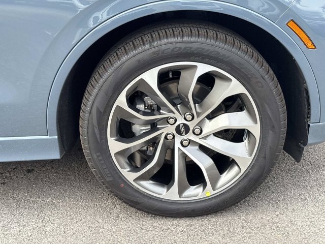 New 2026 Lincoln Aviator 2WD w/ Jet Appearance Package image 9