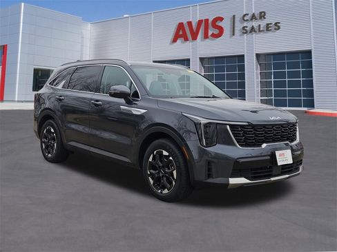 Used 2024 Kia Sorento S image 9