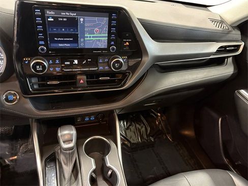 Used 2022 Toyota Highlander XLE image 14
