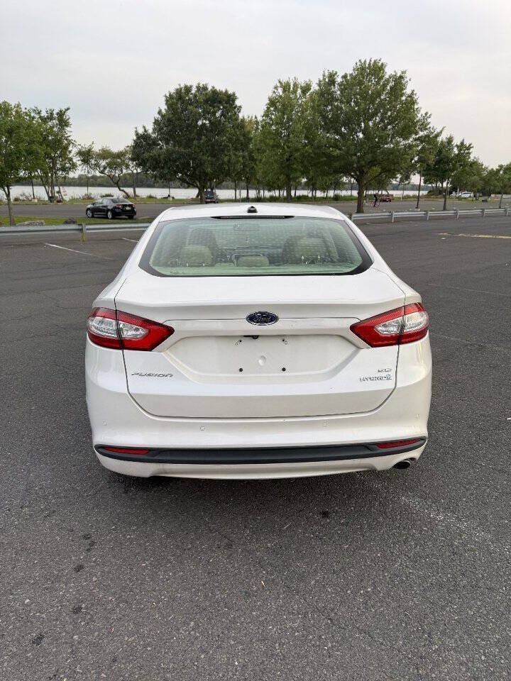 Used 2013 Ford Fusion SE FWD image 8