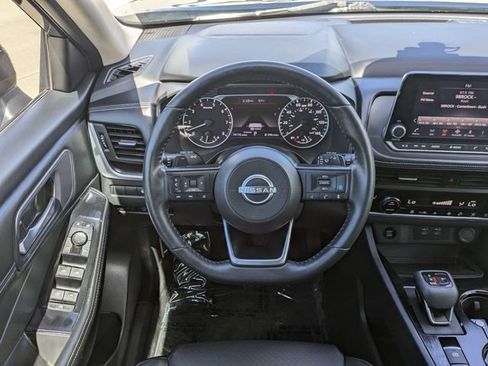 Used 2024 Nissan Rogue SV w/ SV Premium Package FWD image 15