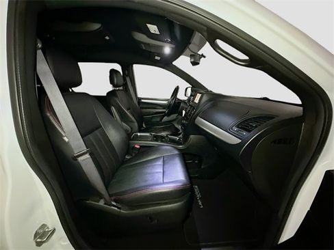 Used 2017 Dodge Grand Caravan GT image 23