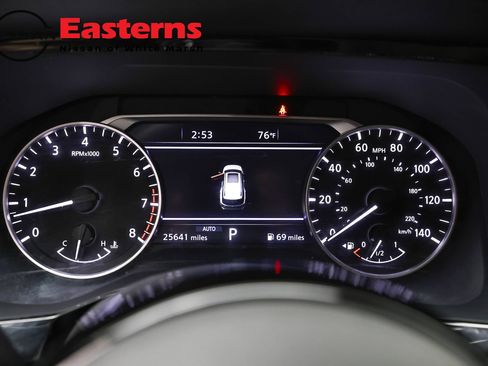 Used 2023 Nissan Pathfinder SL AWD/4WD image 17