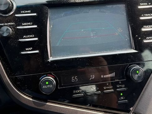 Used 2019 Toyota Camry SE FWD image 10
