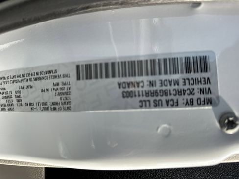 Used 2024 Chrysler Pacifica Touring-L image 31