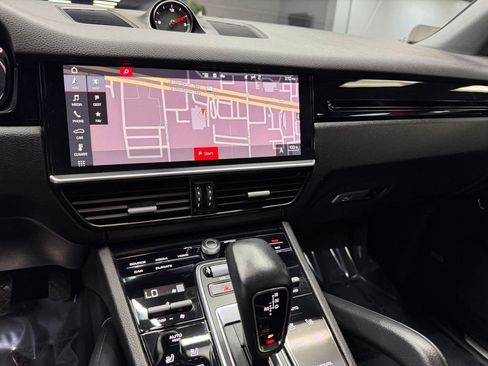 Used 2020 Porsche Cayenne AWD/4WD image 25