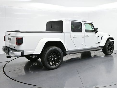 Used 2023 Jeep Gladiator Overland AWD/4WD image 7