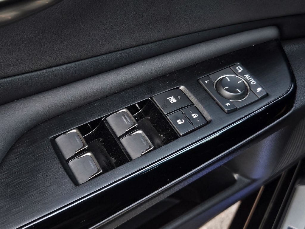 Used 2025 Lexus ES 300h w/ Premium Package FWD image 12