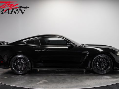 Used 2016 Ford Mustang Shelby GT350 w/ Technology Package RWD image 6