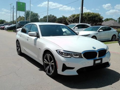 Used 2022 BMW 330e w/ Driving Assistance Package RWD image 4