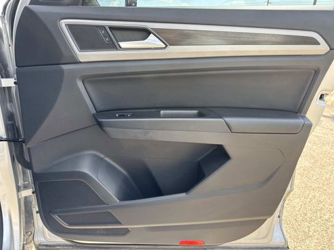 Used 2019 Volkswagen Atlas SEL R-Line AWD/4WD image 14