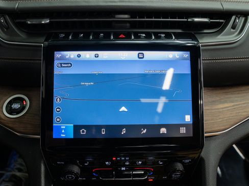 Used 2023 Jeep Grand Cherokee Summit AWD/4WD image 35