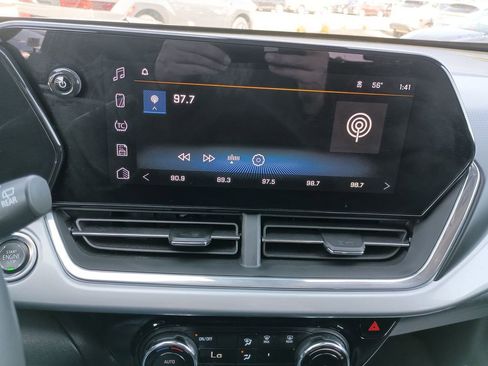 Used 2025 Chevrolet Trax LT w/ LT Convenience Package image 22