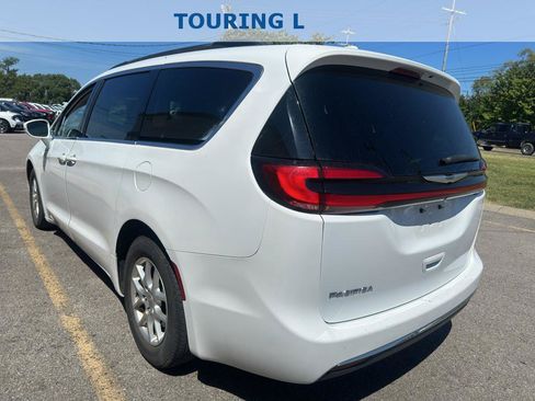 Used 2022 Chrysler Pacifica Touring-L FWD image 6