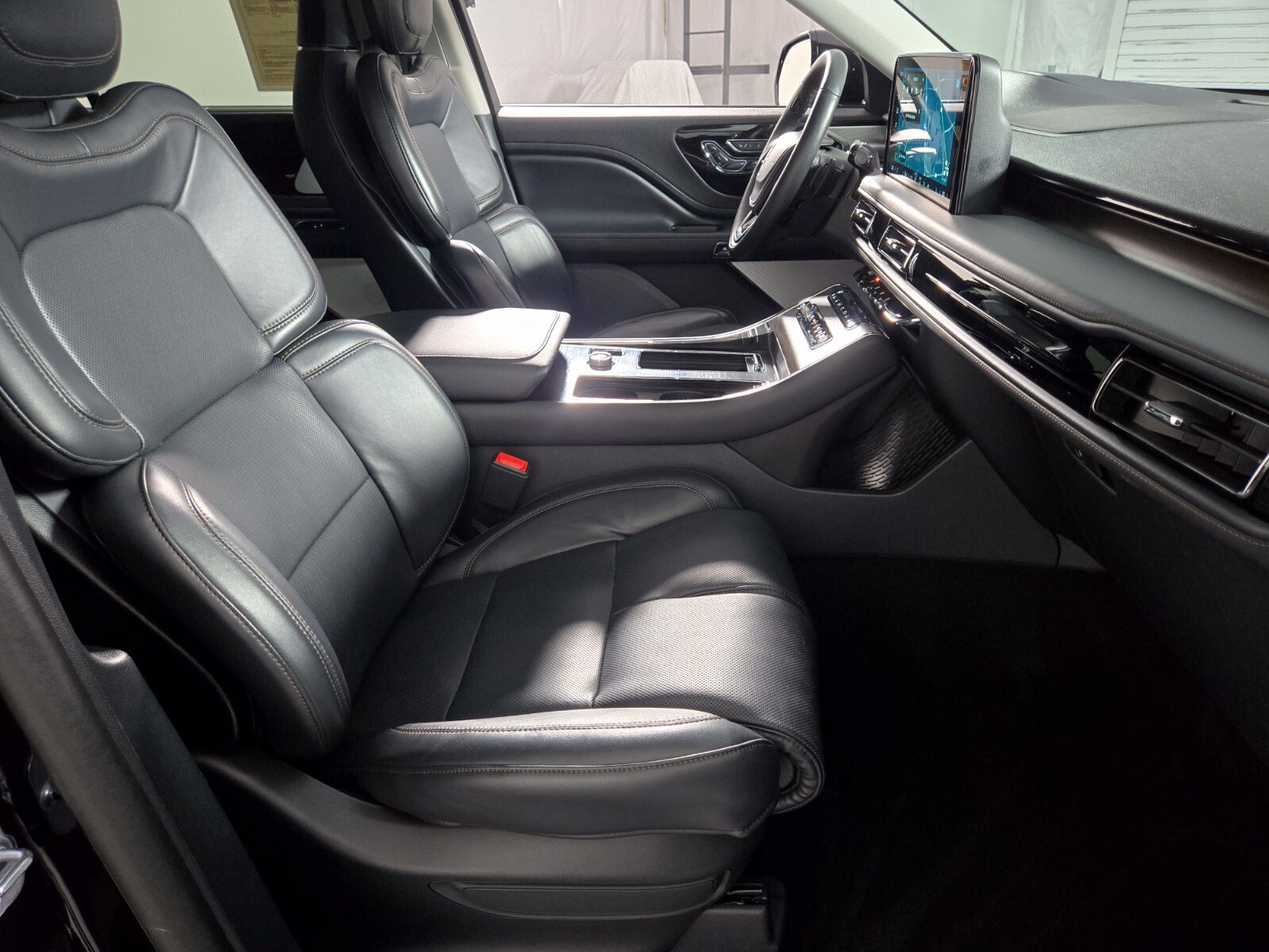Used 2025 Lincoln Aviator Reserve w/ Equipment Group 201A AWD/4WD image 19