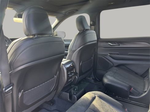 New 2025 Jeep Grand Cherokee L Altitude image 25