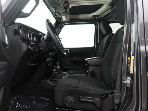 Used 2022 Jeep Wrangler Unlimited Sport image 23