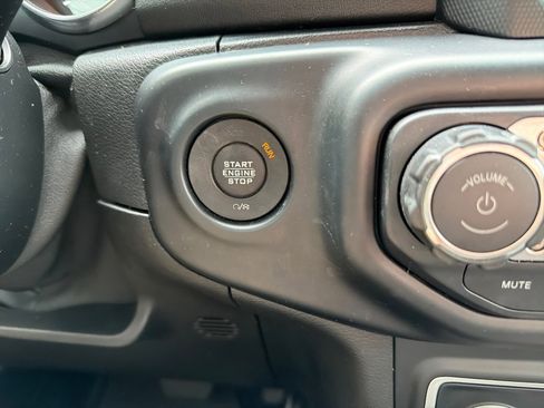 Used 2019 Jeep Wrangler Unlimited Sahara w/ Quick Order Package 24M Moab image 17