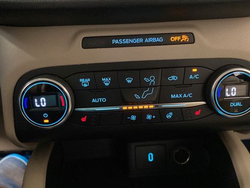 Used 2020 Ford Escape Titanium AWD/4WD image 18