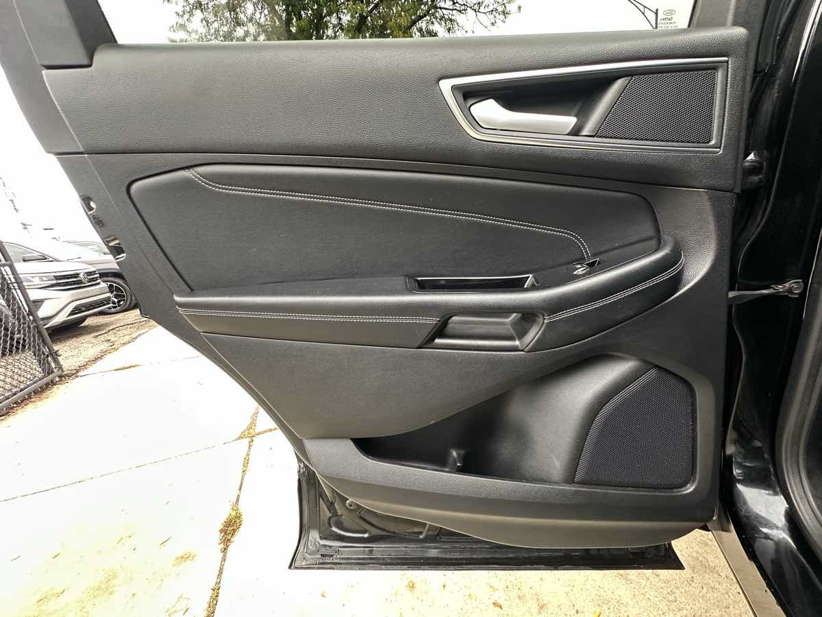 Used 2018 Ford Edge Titanium AWD/4WD image 40