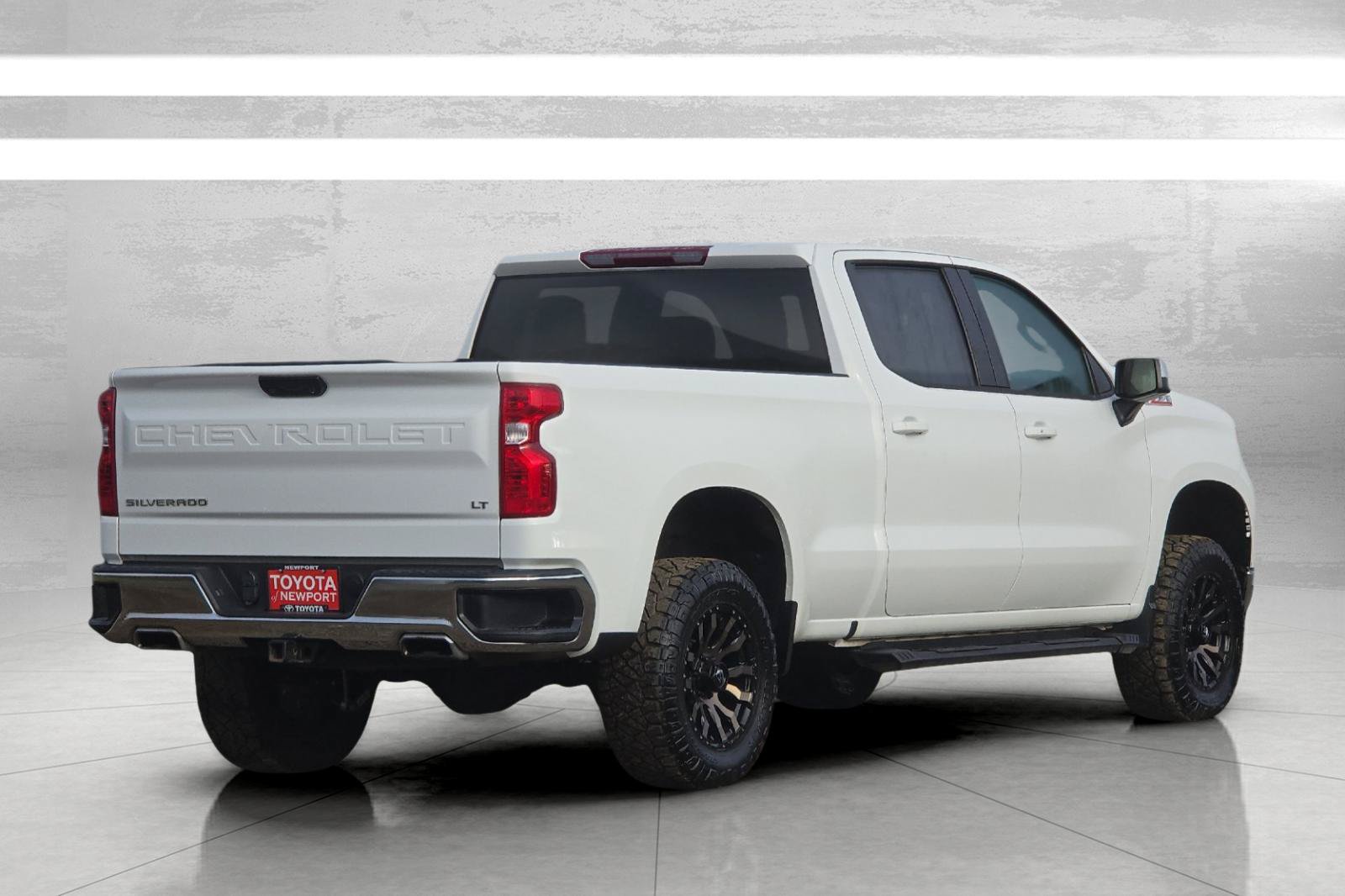 Used 2024 Chevrolet Silverado 1500 LT w/ Z71 Off-Road Package AWD/4WD image 4