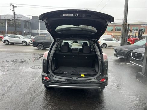 Used 2017 Toyota RAV4 Limited image 23