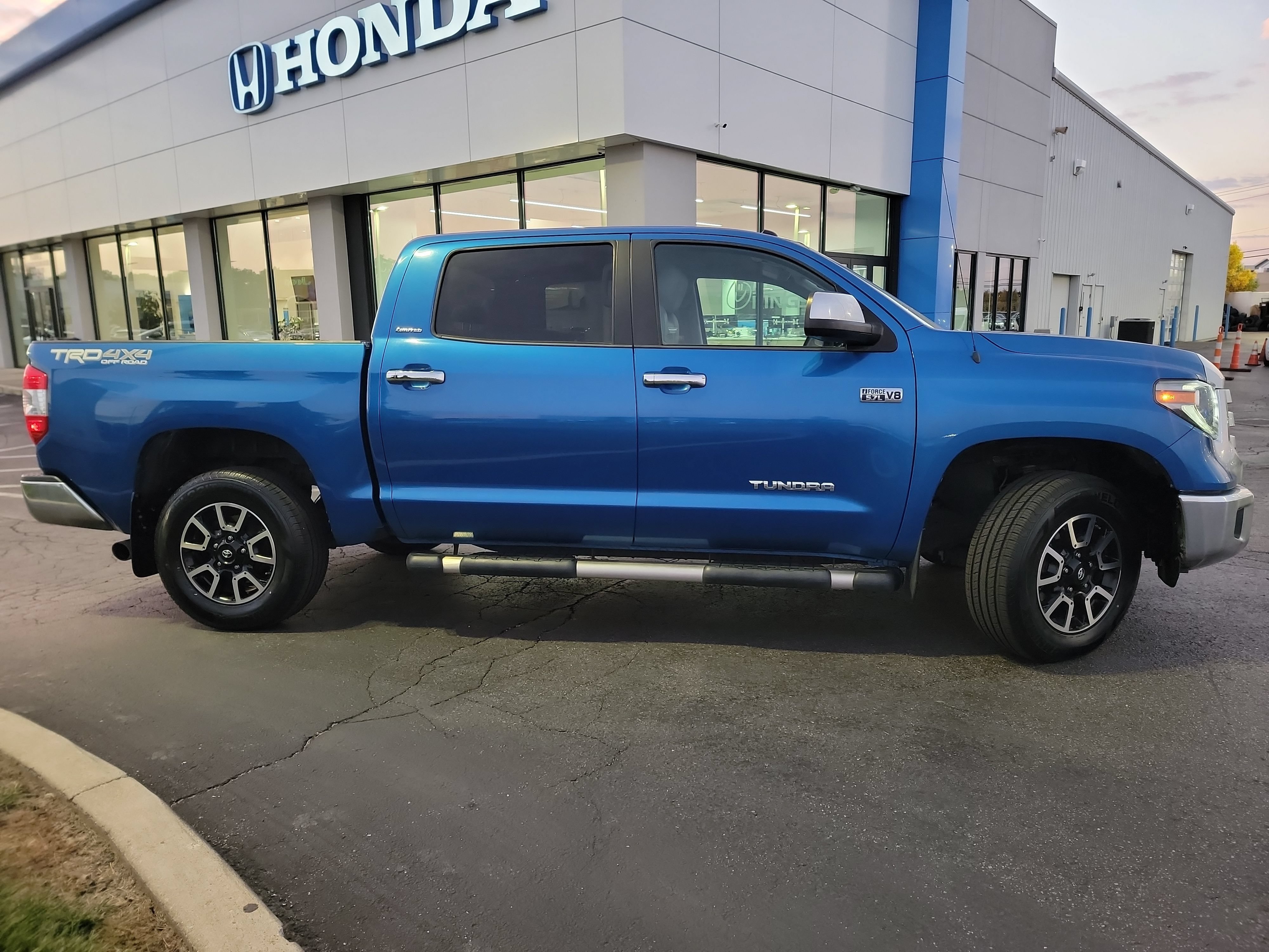 Used 2018 Toyota Tundra Limited AWD/4WD image 11
