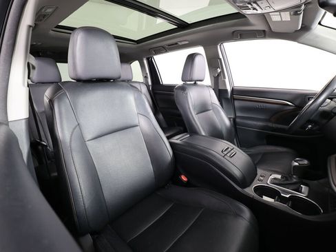 Used 2014 Toyota Highlander Limited Platinum image 25