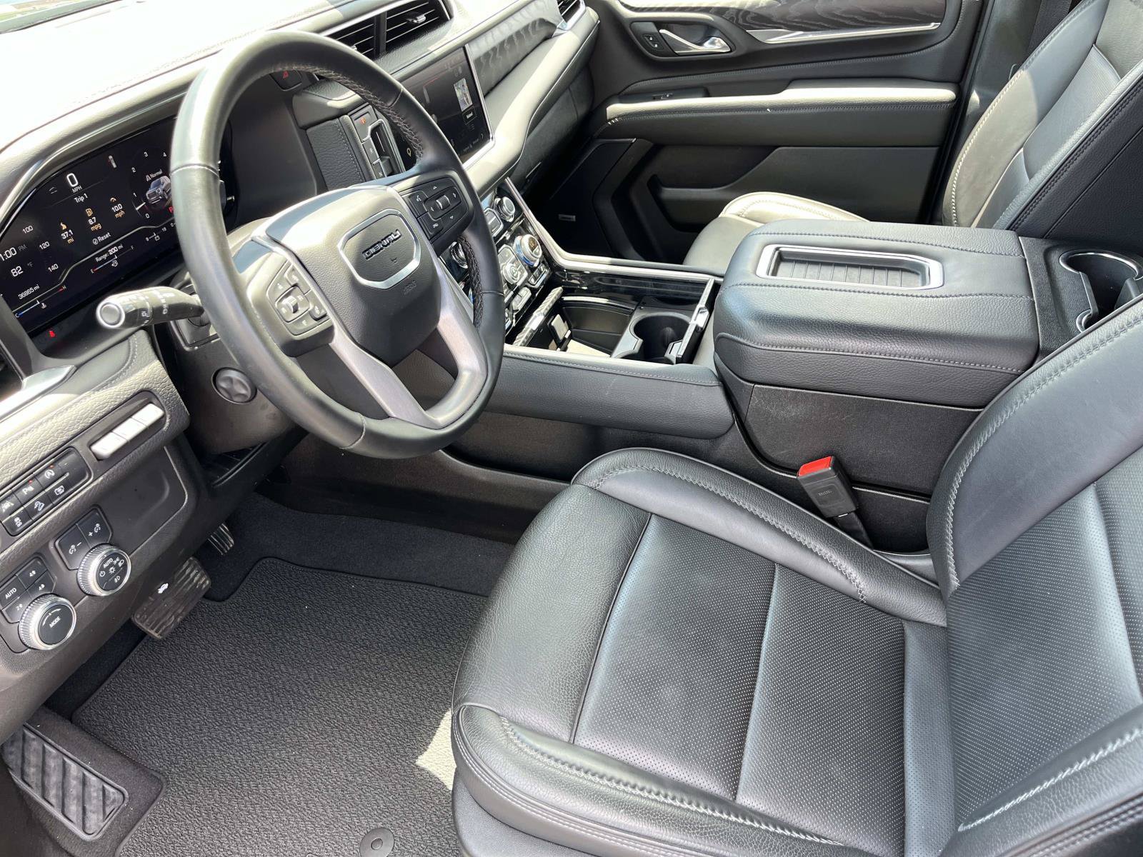 Used 2024 GMC Yukon XL Denali AWD/4WD image 28