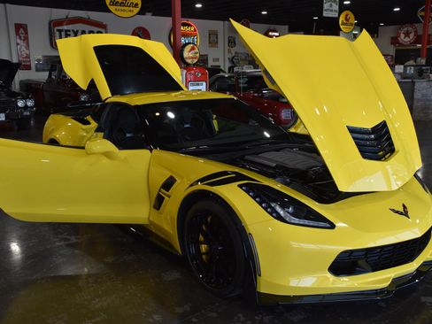 Used 2017 Chevrolet Corvette Grand Sport w/ Z07 Performance Package RWD image 10