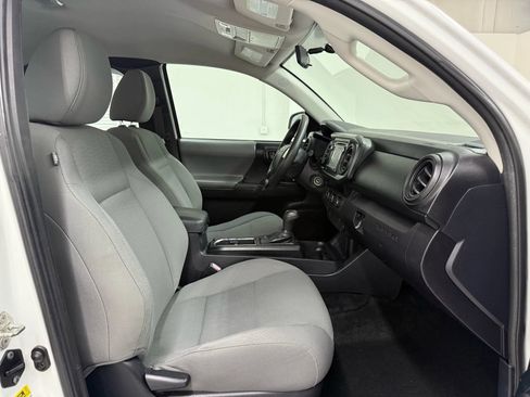 Used 2017 Toyota Tacoma 2WD Access Cab image 9