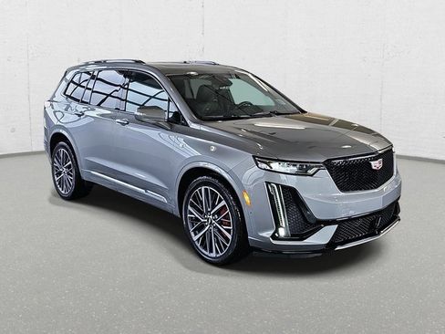 Used 2025 Cadillac XT6 Sport w/ Platinum Package image 3
