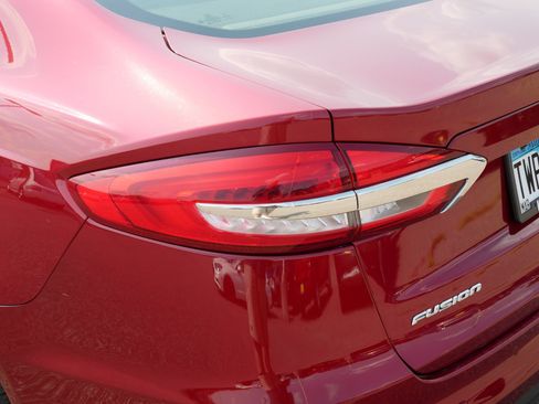 Used 2019 Ford Fusion SE AWD/4WD image 17