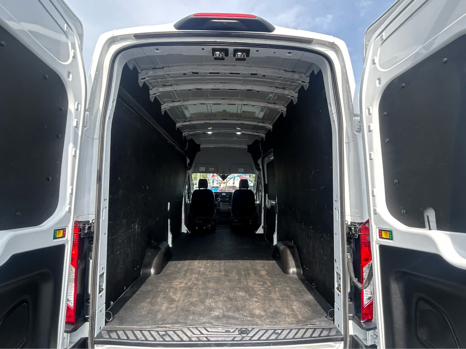 Used 2025 Ford Transit 250 148 High Roof Extended w/ Load Area Protection Package RWD image 8