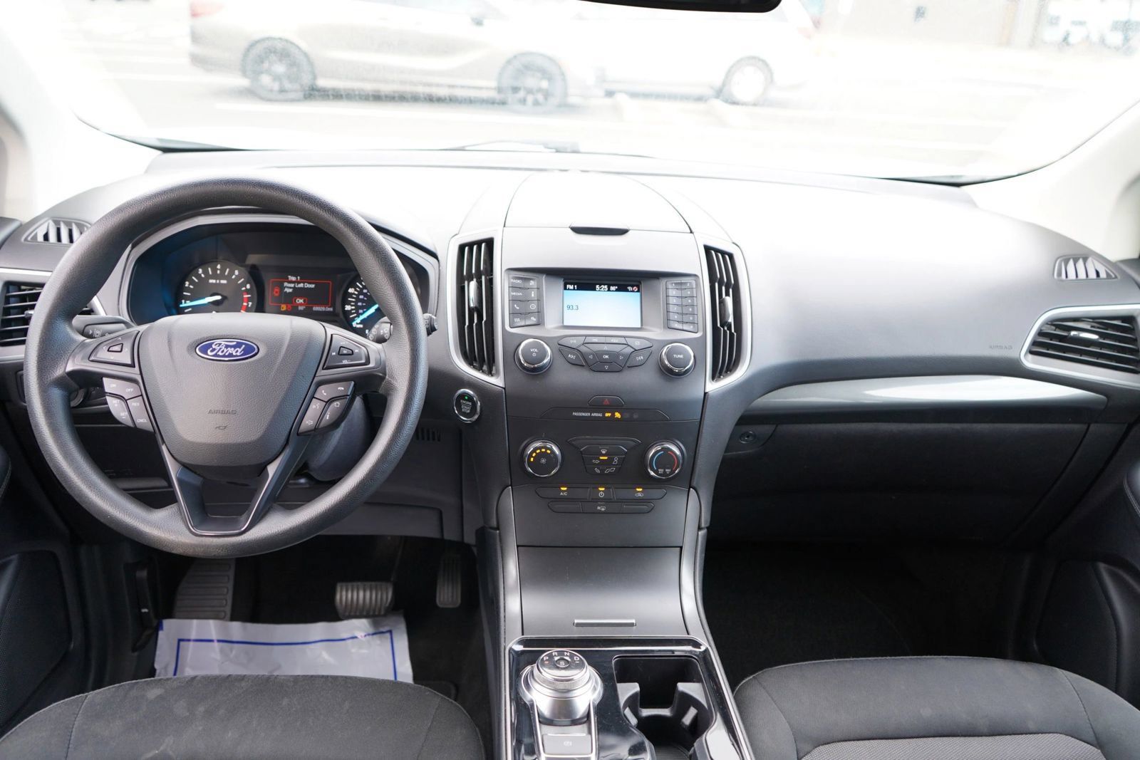 Used 2019 Ford Edge SE FWD image 18