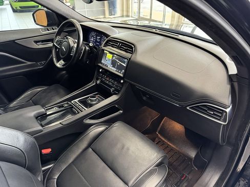 Used 2019 Jaguar F-PACE S image 17