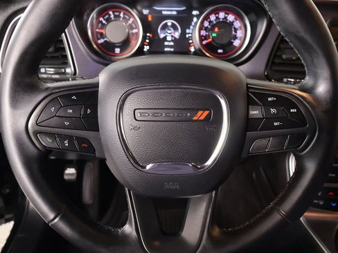 Used 2017 Dodge Challenger SXT image 3