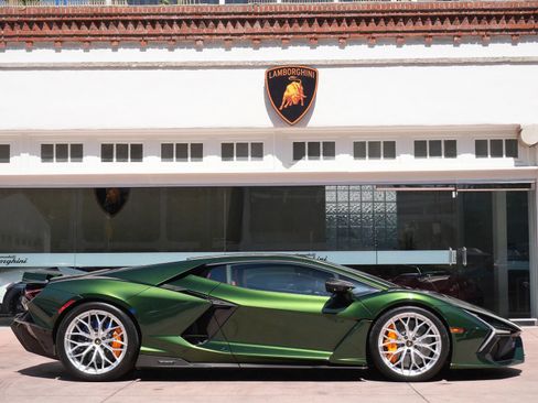 Used 2025 Lamborghini Revuelto AWD/4WD image 2