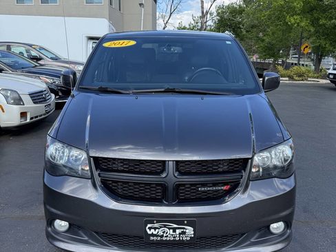 Used 2017 Dodge Grand Caravan SXT w/ Driver Convenience Group FWD image 3