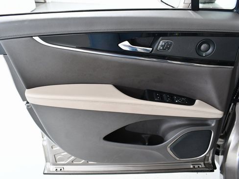 Used 2021 Lincoln Nautilus Reserve image 24