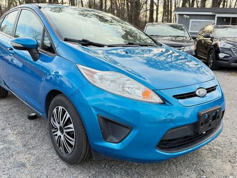 Used 2013 Ford Fiesta SE image 1