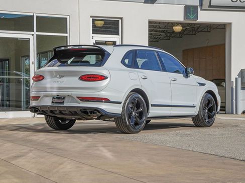Used 2023 Bentley Bentayga AWD/4WD image 10