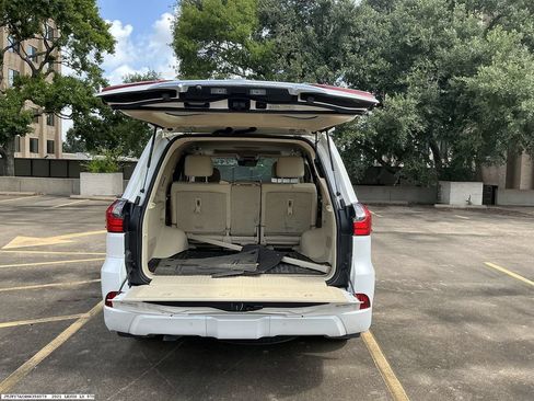 Used 2021 Lexus LX 570 4WD w/ Luxury Package image 10