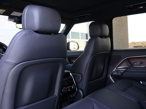 Used 2023 Land Rover Range Rover SE image 38