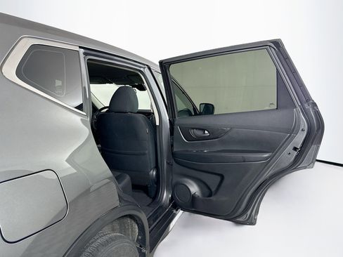 Used 2020 Nissan Rogue S FWD image 28