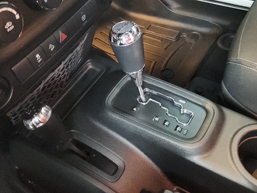 Certified 2017 Jeep Wrangler Unlimited Rubicon AWD/4WD image 29