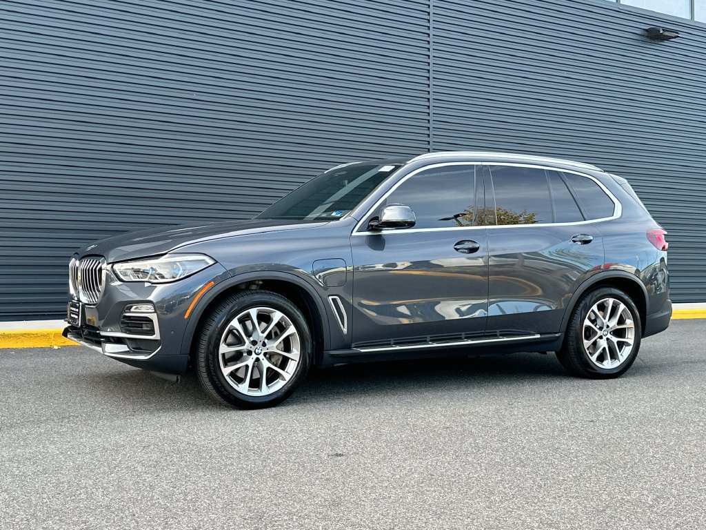 Used 2021 BMW X5 xDrive45e w/ Executive Package 2 AWD/4WD image 2